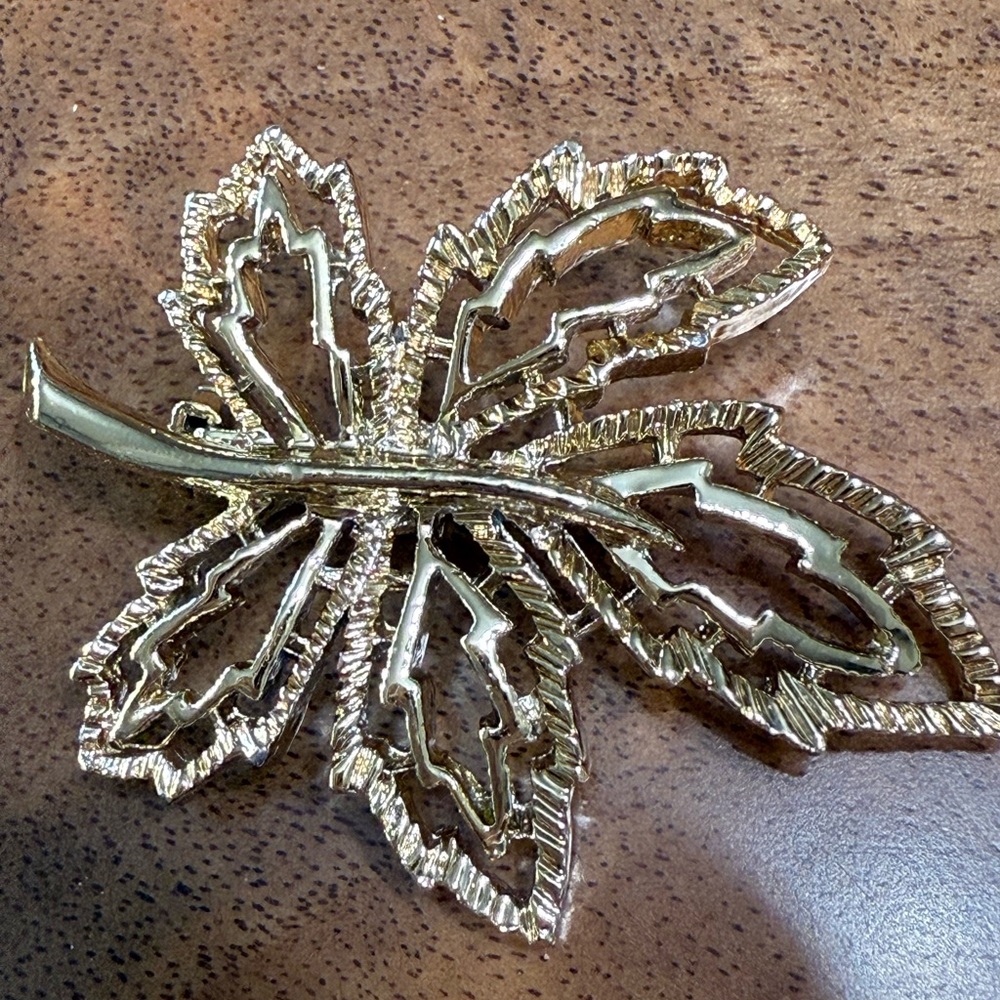 Vintage Gold Leaf Brooch